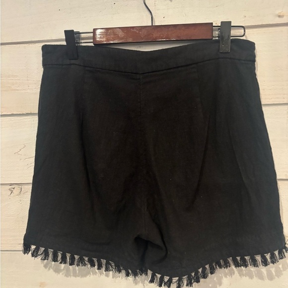 Banana Republic Black Linen High
Waist Tassel Shorts with Side Zip Size 0 - Picture 6 of 10